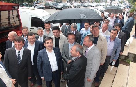 İdris Güllüce Çanakkale'ye çöp kamyonu, vidanjör ve itfaiye aracı hibe etti!