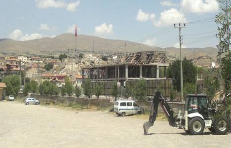 Avanos'taki 116 yıllık tarihi köprünün yanına yapılan inşaat tepki topluyor! 