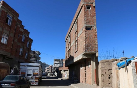 Şanlıurfa Siverek te 3 katlı bina görenleri şaşırtıyor!