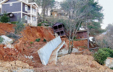 Sapanca'da heyelan yüzünden 5 yıldızlı otelin inşaatı yıkılıyor!