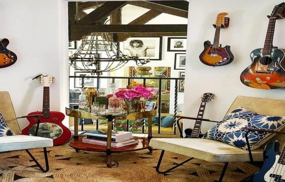 Alessandra Ambrosio evinin kapılarını açtı!