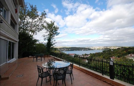 Mustafa Ceceli nin eski eşi Sinem Ceceli evini satıyor!