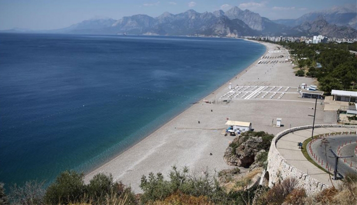 Sayıştay raporu resmen belgeledi! Dünyaca ünlü Konyaaltı Plajı işgal altında!