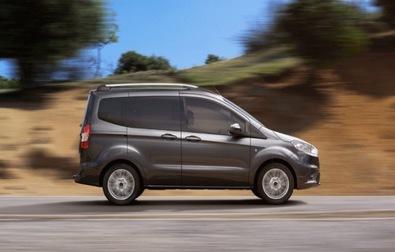 Ford den diğer markaları çılgına çevirecek indirim! Tam 3 bin 400 TL! İşte Tourneo 2022 Mart fiyat listesi...