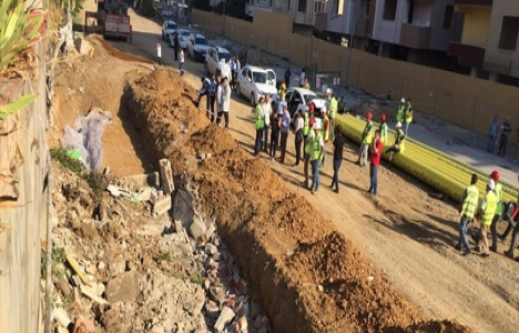 Kartal'da istinat duvarı çöktü!