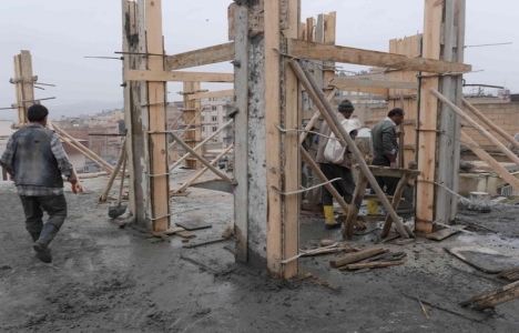 Şanlıurfa Haliliye'de imara aykırı kat çıkmak isteyenlere müdahale sürüyor!