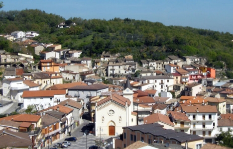İtalya'da bin 700 kişilik kasaba satılıyor!