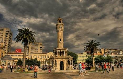 İzmir Saat Kulesi'nin çeşmelerinden su akmıyor!