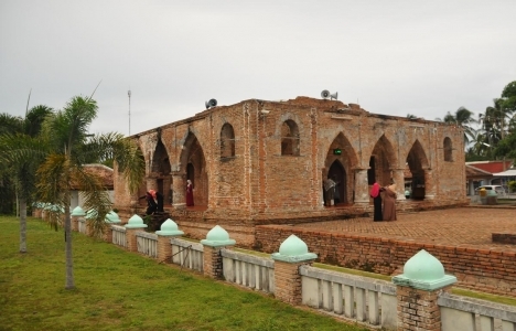 Çinli rahibin yaptırdığı Krue Se Camisi ziyaretçi akınına uğruyor!