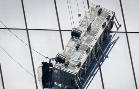  Dünya Ticaret Merkezi'nin temizlik asansörünün halatı koptu!