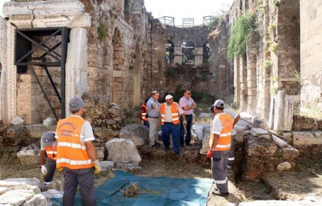 Antalya'daki tarihi yapılar temizleniyor!