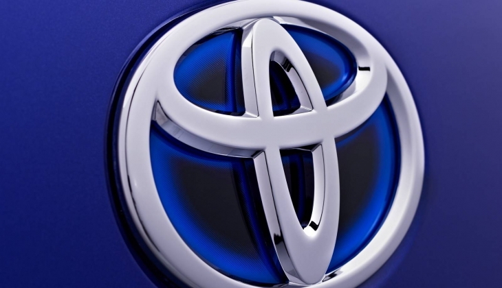 Toyota hibrit araçlarında eski logosuna veda ediyor!