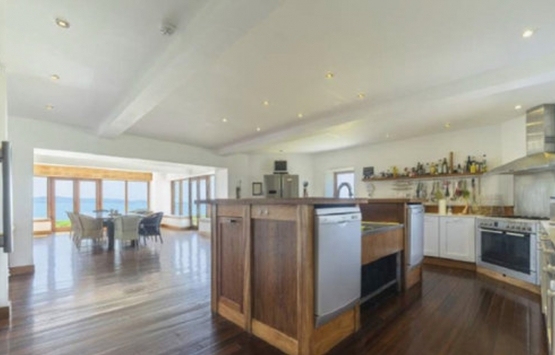 WhatsApp üzerinden 6.3 milyon dolara ada aldı!