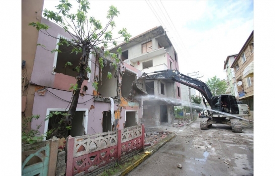 Kocaeli de 1999 depreminde zarar gören 2 bina yıkıldı!