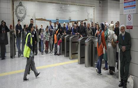 Marmaray'da imdat kolu yüzünden yine arıza yaşandı!