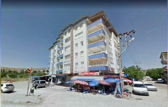 Elazığ'da eğri duran Mavi Göl apartmanına oturulabilir denilmiş! 