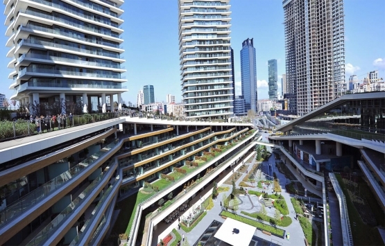 Zorlu Center'da bir kafenin çatısı çöktü! 