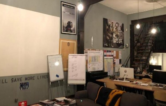 İstanbul da ölü bulunan İngiliz eski istihbarat subayının Karaköy deki evi! 