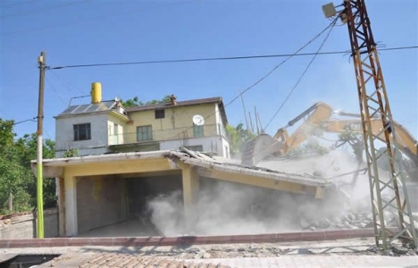 Meram'da 25 kaçak yapı yıkıldı!