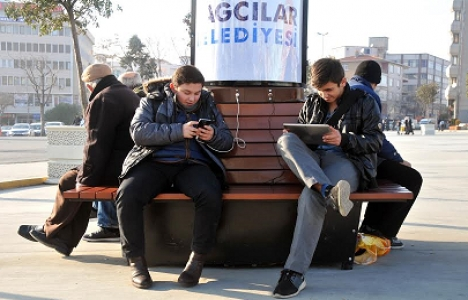 Bağcılar Belediyesi nden şarj eden akıllı banklar!