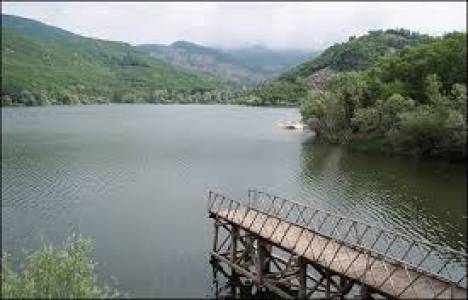 Zinav Gölü, il dışından gelenlerin yoğun ilgisini çekiyor!