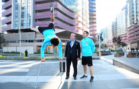 Ağaoğlu, Ampute Milli Futbol Takımı na dairelerini verdi!