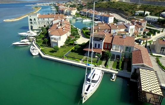 Burcu Esmersoy Alaçatı’dan ev aldı!