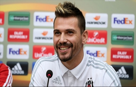 Ersan Gülüm, Vodafone Arena mesajı paylaştı!