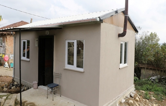 Kocaeli Büyükşehir'den ihtiyaç sahibi vatandaşa prefabrik ev yardımı!