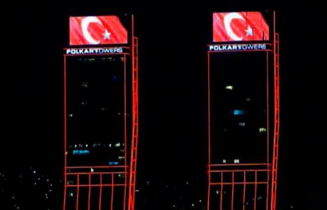 İzmir Bayraklı Folkart Kuleleri'nde Türk Bayrağı'na yer verildi!