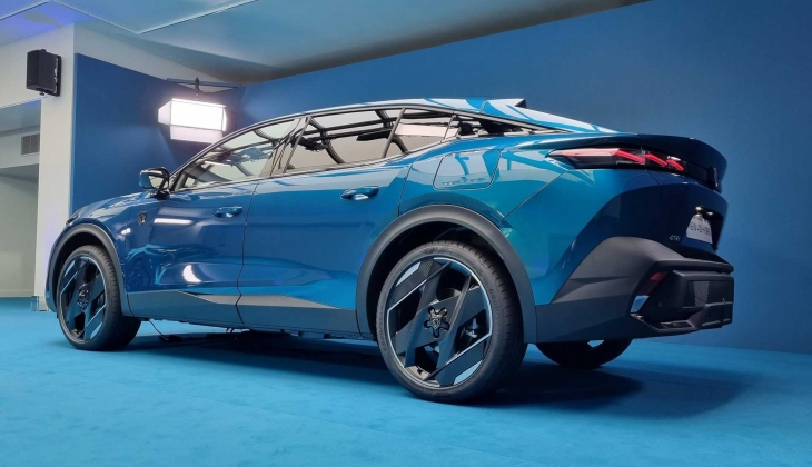 Peugeot 408 testleri tamamlandı ve nefes kesici tasarımıyla ilk kez tanıtıldı