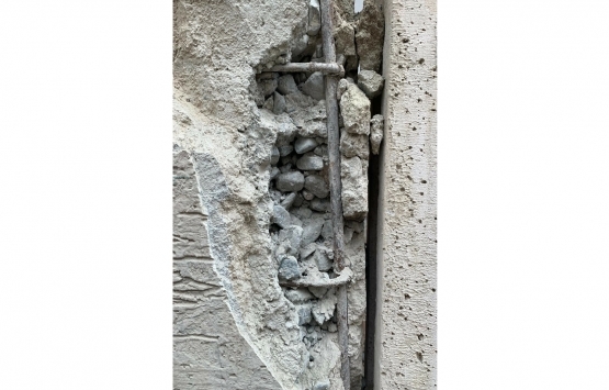 Elazığ daki hasarlı binalarda şaşırtan görüntü!