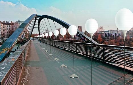 Berlin Duvarı yeniden inşa ediliyor!