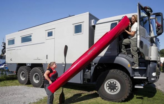Zırhlı kamyonu lüks eve çevirdiler!