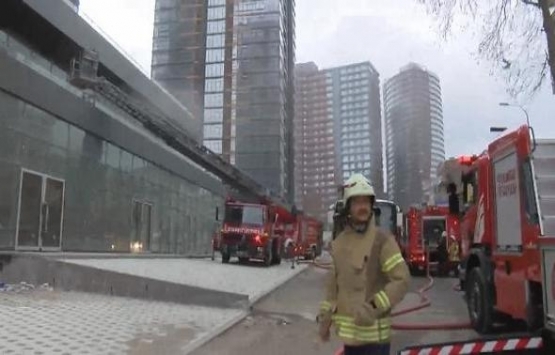 Fikirtepe de 25 katlı binanın inşaatında yangın!