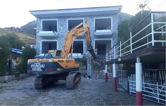 Marmaris'te imara aykırı binalar yıkılıyor!