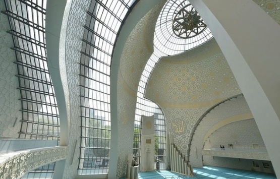 DİTİB Merkez Cami mimarisiyle göz kamaştırıyor!