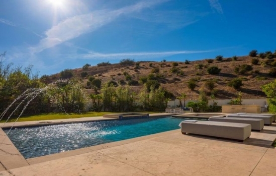 Katie Holmes Calabasas taki malikanesini 4.6 milyon dolara satıyor!