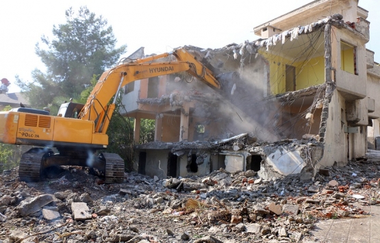Kahramanmaraş Divanlı'da yıkım çalışmaları tam gaz!