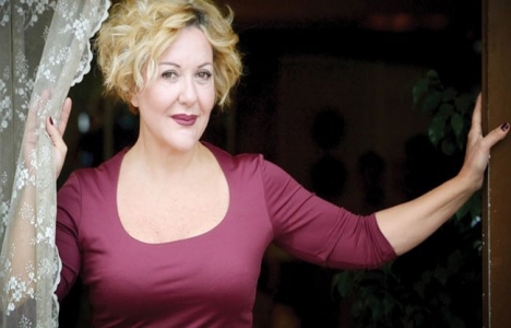 Bir mimarlık firması Sumru Yavrucuk'u dolandırdı!