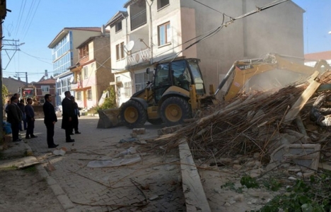 Afyon Çay'daki eski binalarda dönüşüm yıkımları başladı!
