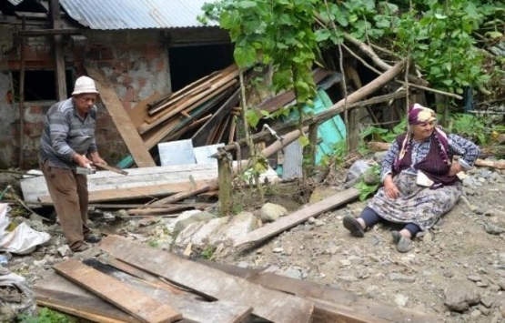 Trabzon Araklı'da 13 bina tahliye edildi!