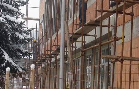 Türk askerleri Bosna-Hersek'te okul tadilatı yaptırıyor!