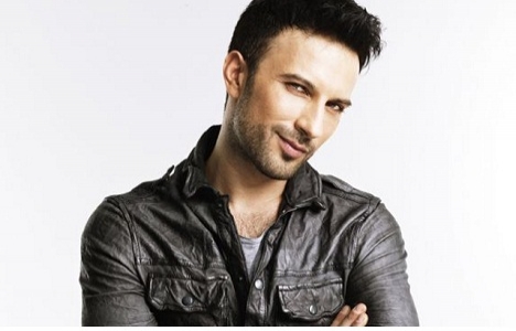Tarkan Seferihisar'daki hayvan yuvasına bağış yaptı!
