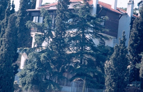 Emlakçılardan Türkan Şoray ın Beşiktaş taki evine yoğun ilgi!