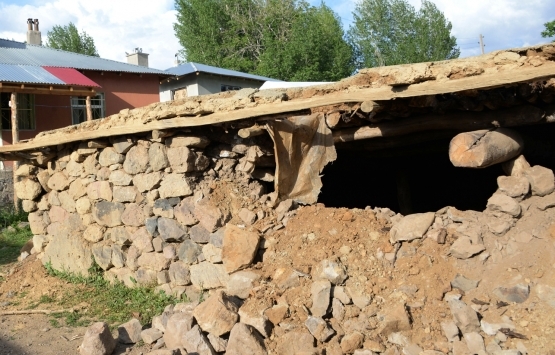 Bingöl'de betondan yapılan evler yıkılmadı!