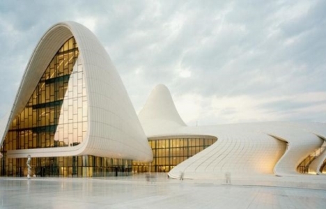 Petrol zengini Bakü de Paris inşa ediliyor!