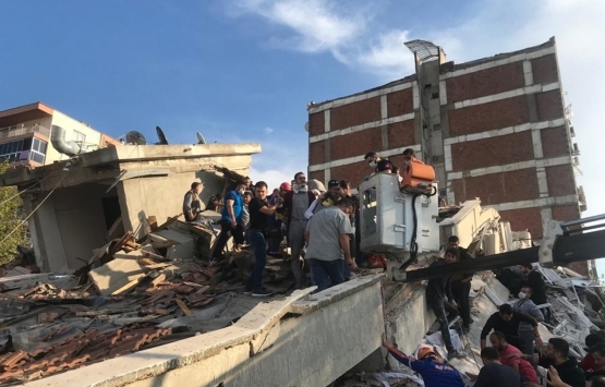 İzmir'deki depremde Bornova ve Bayraklı'daki bazı binalar yıkıldı!