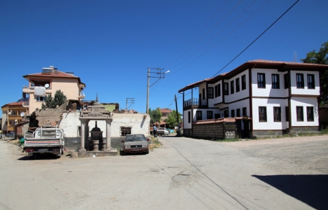  Sivas Şarkışla'da metruk binalar yıkılıyor!