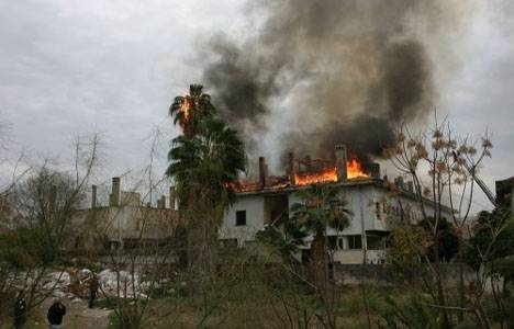 ‘Bekçi Murtaza' romanına konu olan fabrikanın lojmanı yandı!